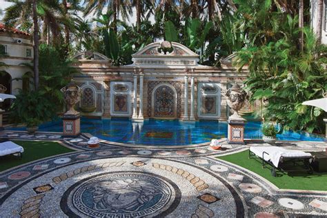 villa versace prezzo|where did gianni versace live.